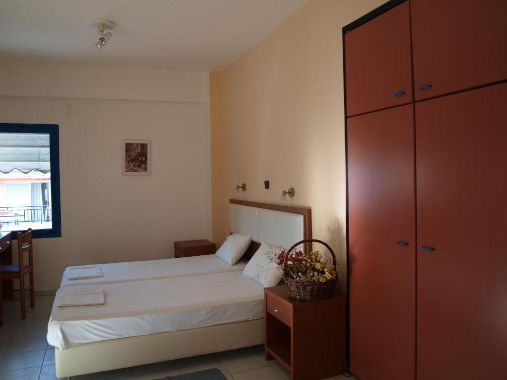 Hotel Eleni Paralia Dionisiou Chambre photo